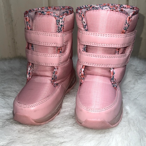 Size 7 pink Carters snow boot. Velcro strap.Light up. Like new. Cute calico trim - Picture 1 of 5